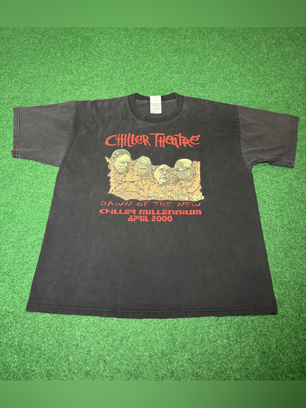 Chiller Theatre Vintage T Shirt Millennium Monster Horror Halloween XL Faded